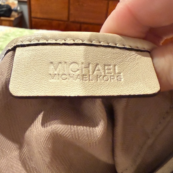 Michael Kors Matilda Large Leather Shoulder Bag - Picture 7 of 12